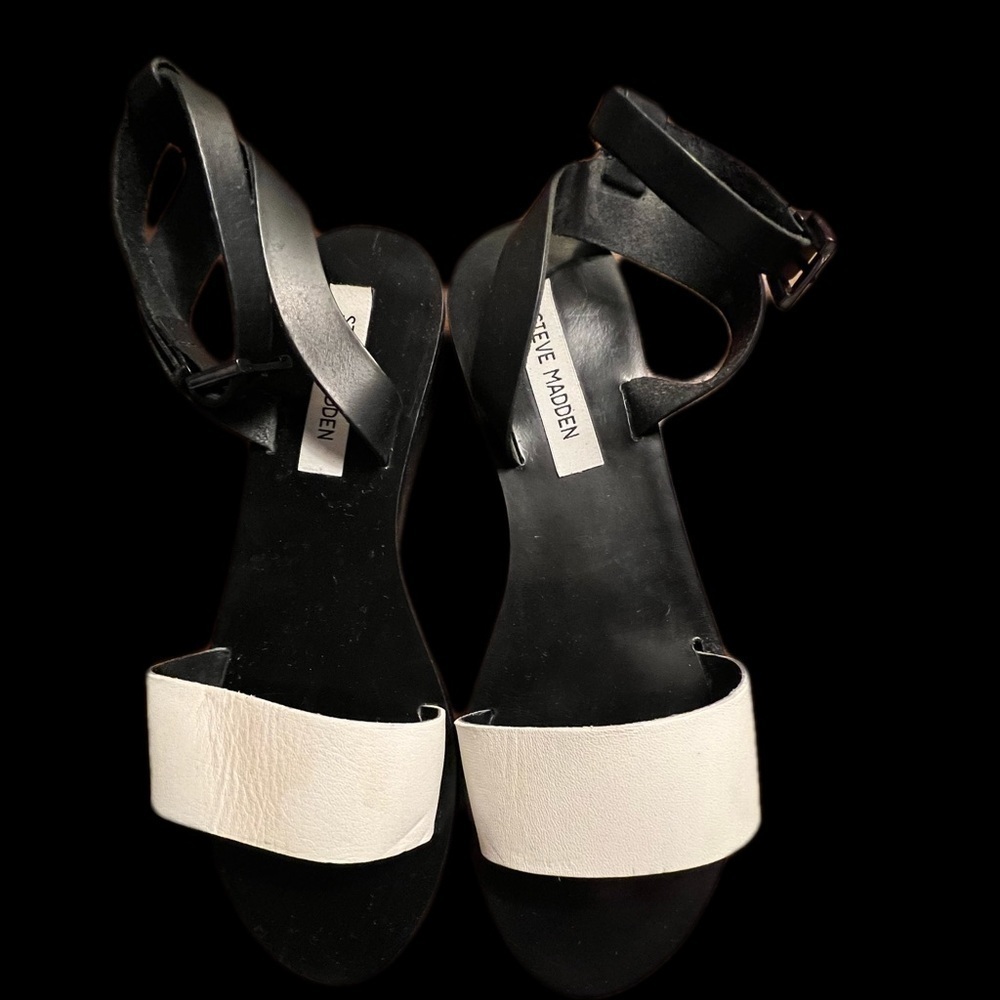 Steve Madden Dina Black And White Ankle Strap Flat Sandals Size 9